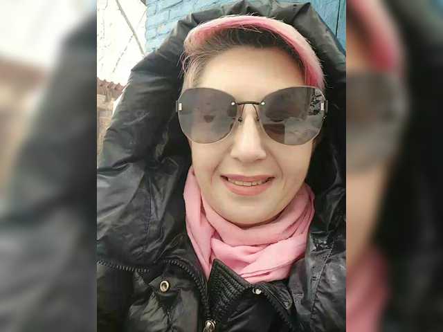 BUSINKA-25's BongaCams show and profile