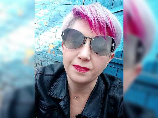 BUSINKA-25's BongaCams show and profile