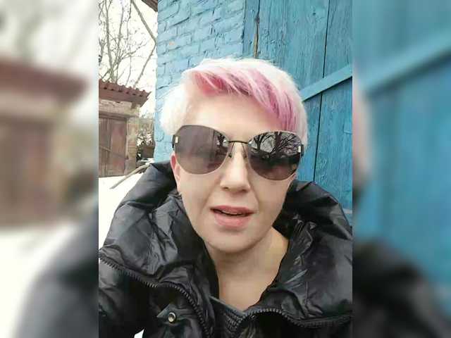 BUSINKA-25's BongaCams show and profile