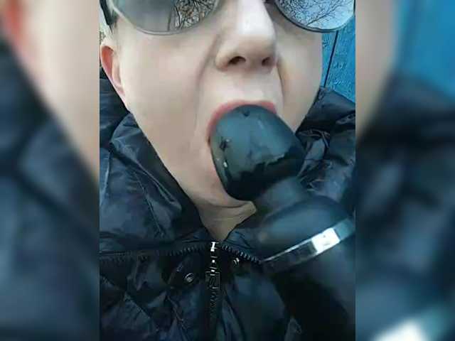 BUSINKA-25's BongaCams show and profile