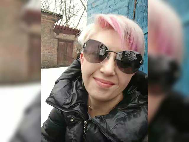 BUSINKA-25's BongaCams show and profile