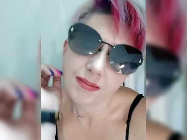 BUSINKA-25's BongaCams show and profile