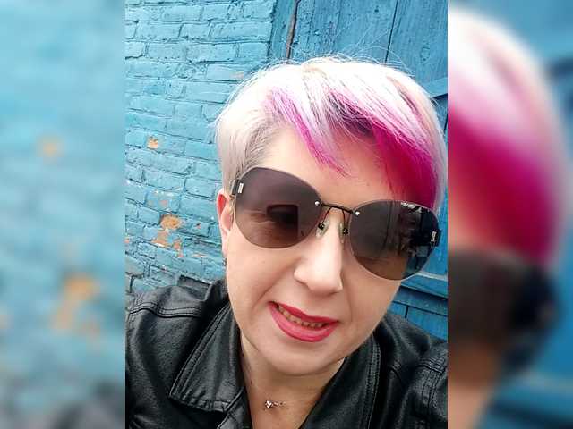 BUSINKA-25's BongaCams show and profile