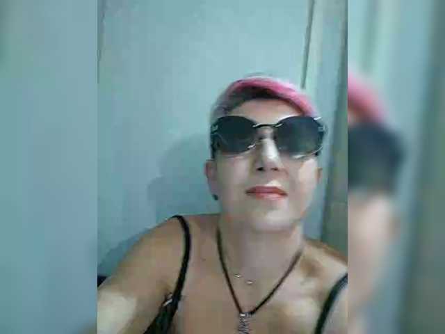 BUSINKA-25's BongaCams show and profile