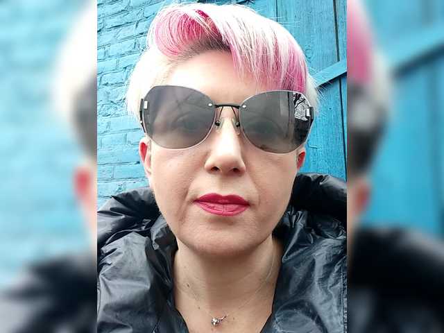 BUSINKA-25's BongaCams show and profile