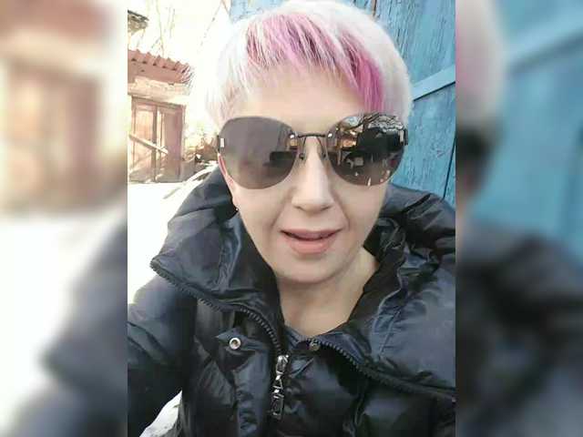 BUSINKA-25's BongaCams show and profile