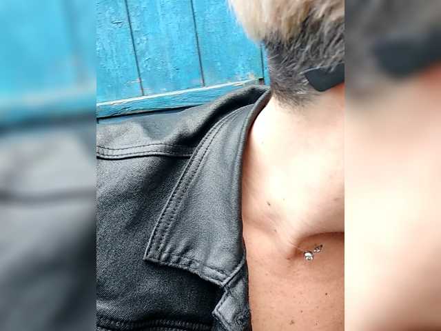 BUSINKA-25's BongaCams show and profile