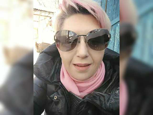 BUSINKA-25's BongaCams show and profile