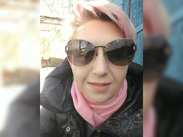 BUSINKA-25's BongaCams show and profile