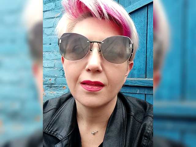 BUSINKA-25's BongaCams show and profile