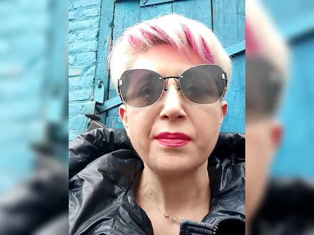 BUSINKA-25's BongaCams show and profile