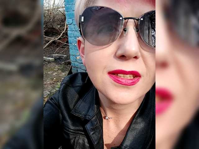 BUSINKA-25's BongaCams show and profile