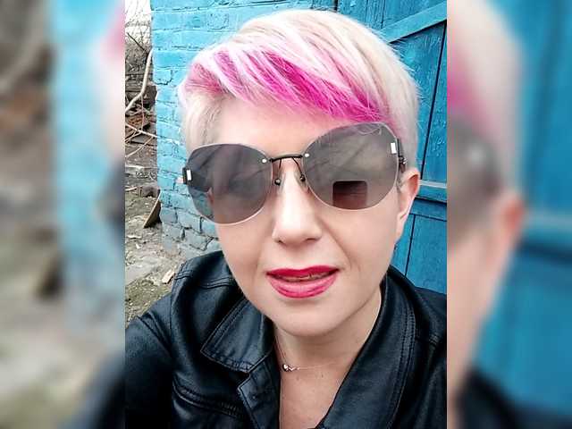 BUSINKA-25's BongaCams show and profile