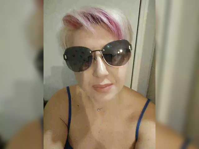 BUSINKA-25's BongaCams show and profile