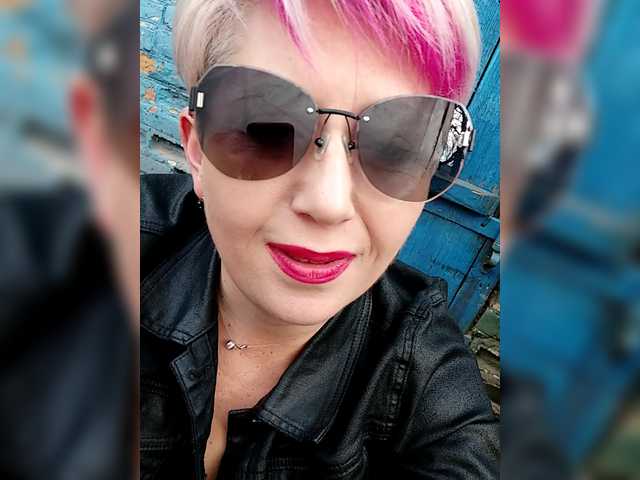 BUSINKA-25's BongaCams show and profile