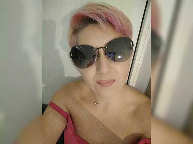 BUSINKA-25's BongaCams show and profile