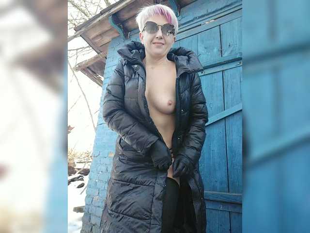 BUSINKA-25's BongaCams show and profile