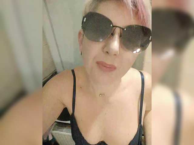 BUSINKA-25's BongaCams show and profile