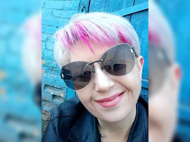 BUSINKA-25's BongaCams show and profile