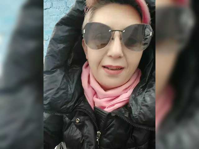 BUSINKA-25's BongaCams show and profile