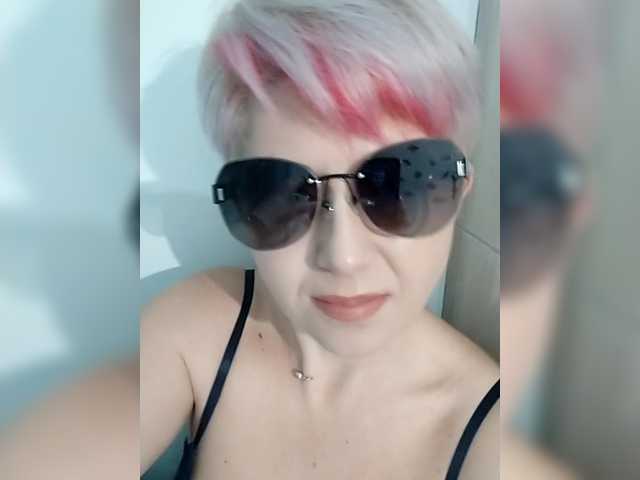 BUSINKA-25's BongaCams show and profile