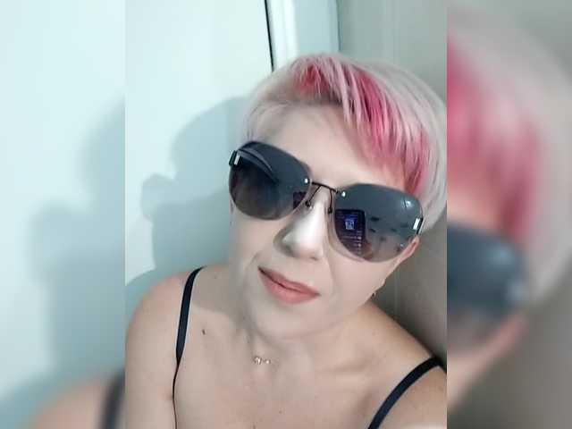 BUSINKA-25's BongaCams show and profile