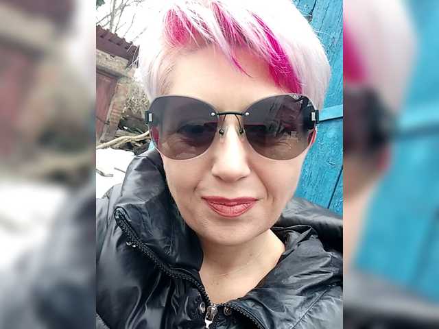 BUSINKA-25's BongaCams show and profile