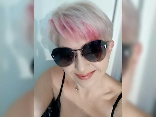 BUSINKA-25's BongaCams show and profile