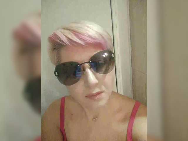 BUSINKA-25's BongaCams show and profile