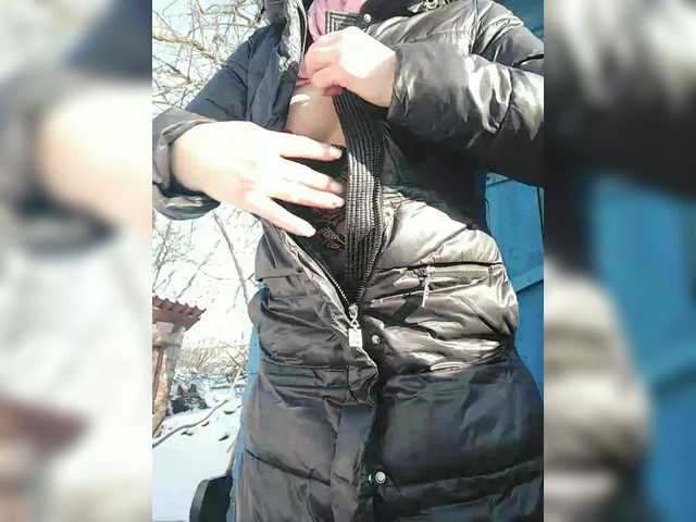 BUSINKA-25's BongaCams show and profile