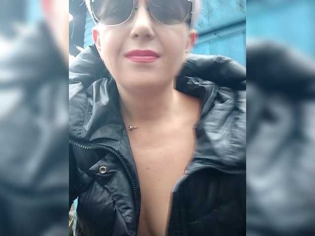 BUSINKA-25's BongaCams show and profile