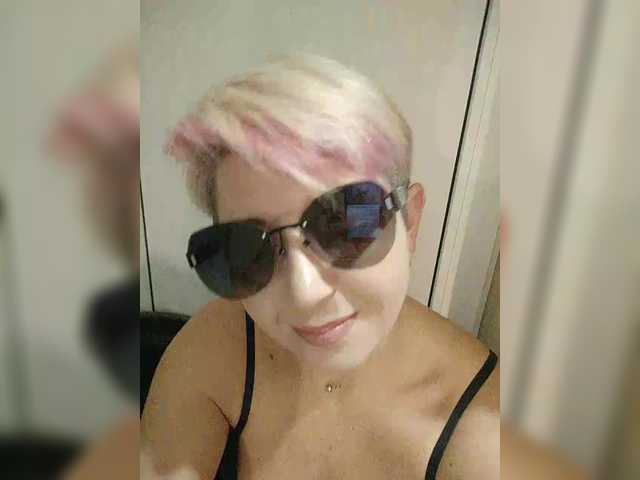 BUSINKA-25's BongaCams show and profile