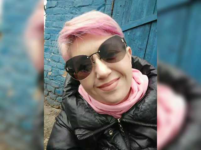 BUSINKA-25's BongaCams show and profile