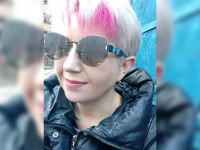 BUSINKA-25's BongaCams show and profile