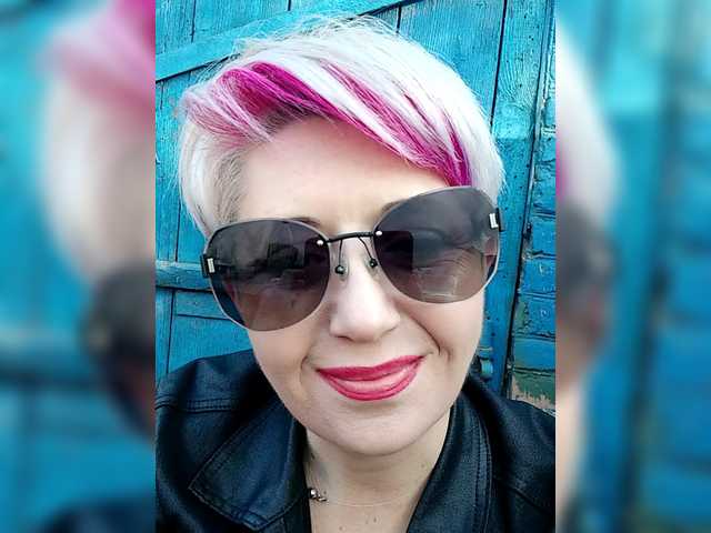 BUSINKA-25's BongaCams show and profile