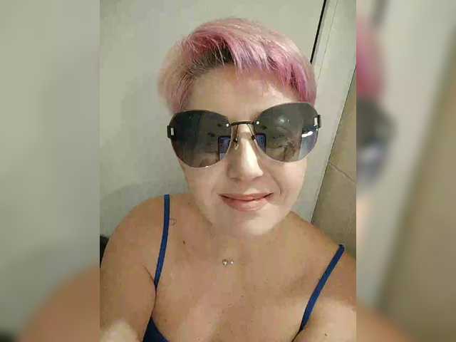 BUSINKA-25's BongaCams show and profile