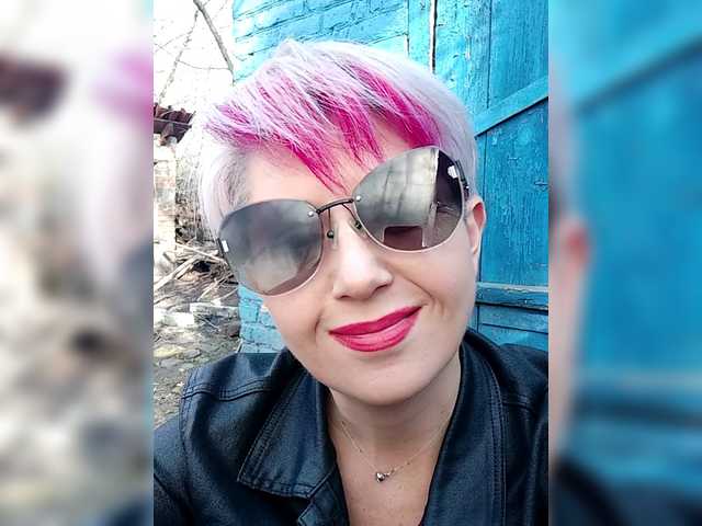 BUSINKA-25's BongaCams show and profile