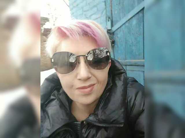 BUSINKA-25's BongaCams show and profile