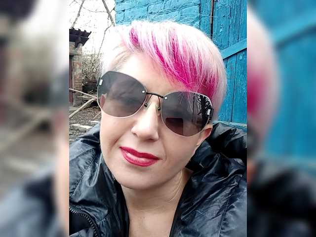 BUSINKA-25's BongaCams show and profile