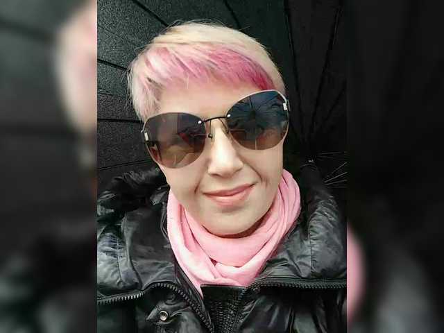 BUSINKA-25's BongaCams show and profile