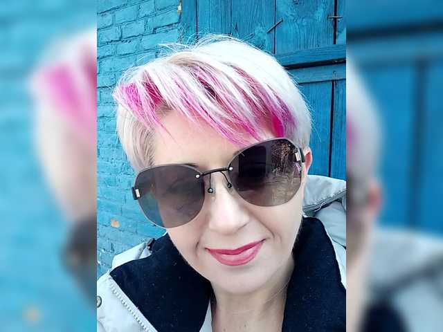 BUSINKA-25's BongaCams show and profile