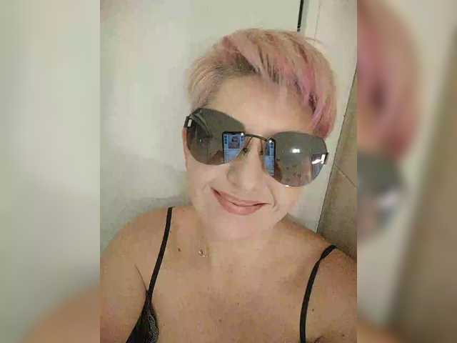 BUSINKA-25's BongaCams show and profile