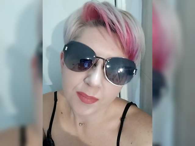 BUSINKA-25's BongaCams show and profile