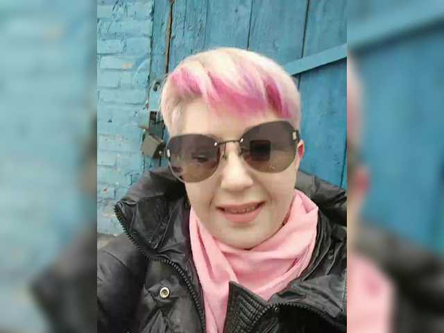 BUSINKA-25's BongaCams show and profile