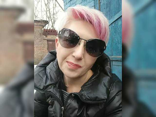 BUSINKA-25's BongaCams show and profile