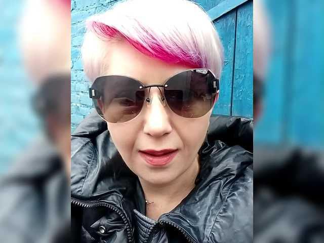 BUSINKA-25's BongaCams show and profile