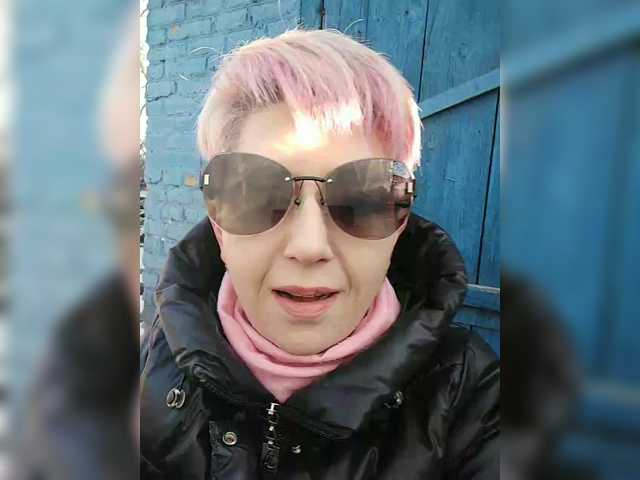 BUSINKA-25's BongaCams show and profile