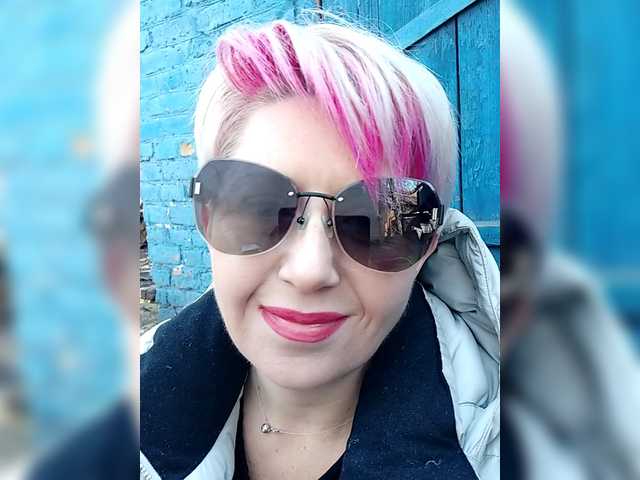 BUSINKA-25's BongaCams show and profile