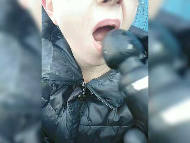 BUSINKA-25's BongaCams show and profile