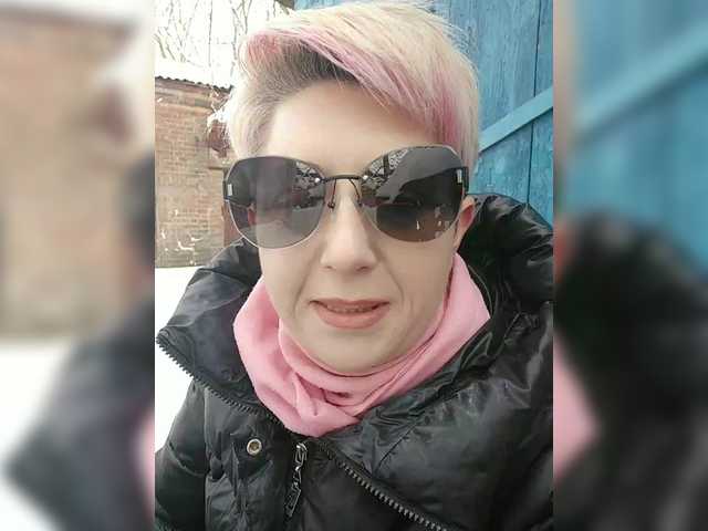 BUSINKA-25's BongaCams show and profile